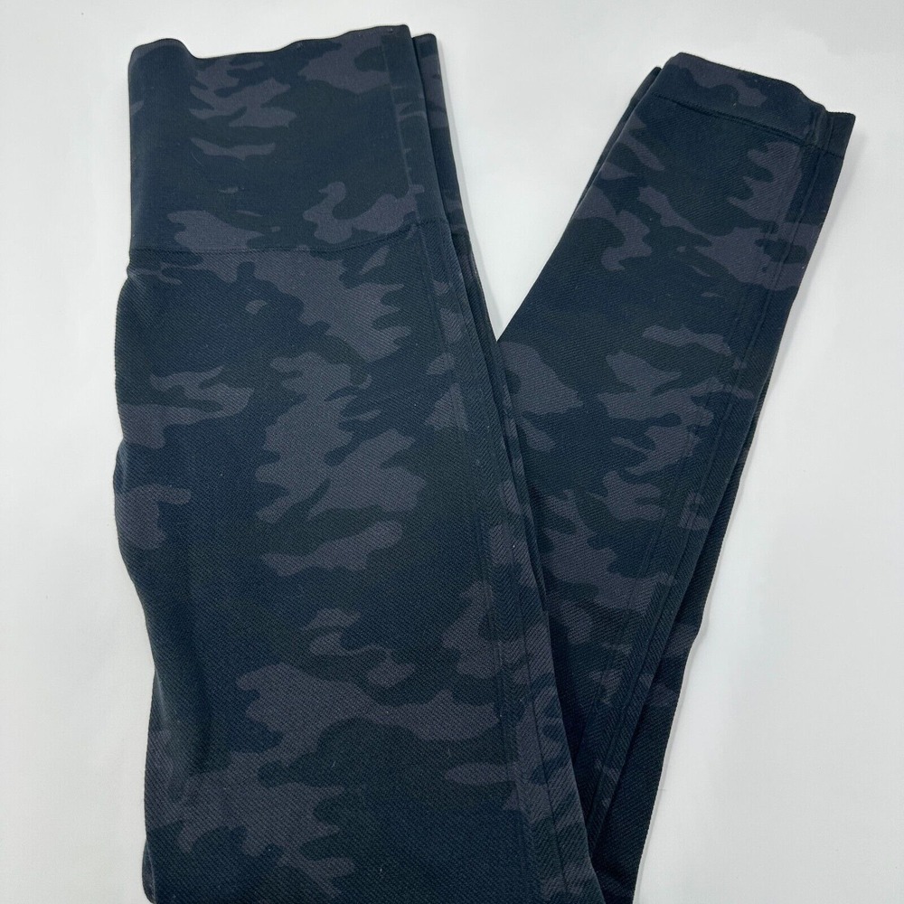 SPANX size Medium Look At Me Now Seamless‎ Leggings in Black Camo Women's
